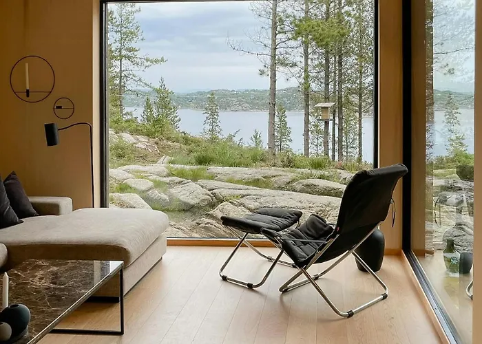 Architect On Bomlo Coastline Ervik (Urangsvag)